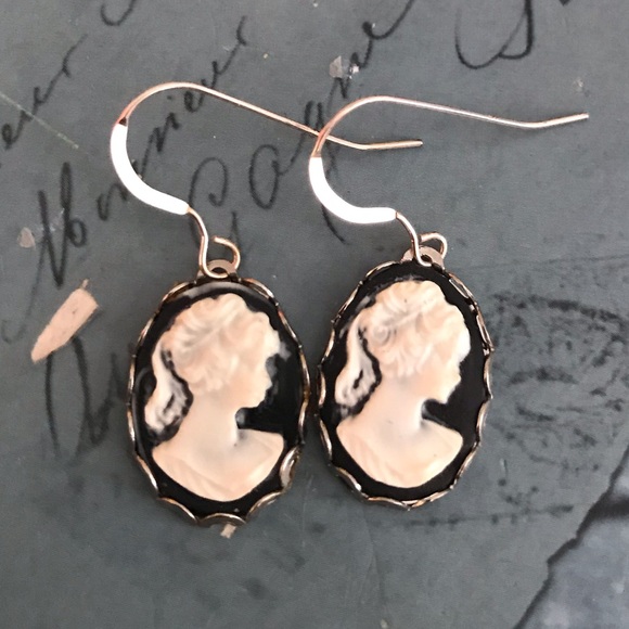 🩷❤️🩷❤️RLDesigns handmade 🇨🇦 Very Victorian sterling cameo goth earrings - Picture 2 of 7